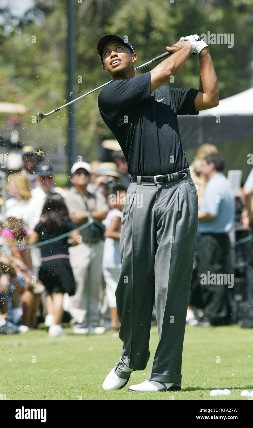Golfeur professionnel tigers woods met sur une Clinique de golf à son projet de centre d'apprentissage de tiger woods à Anaheim, Californie le 28 août 2004. photo par francis specker Banque D'Images