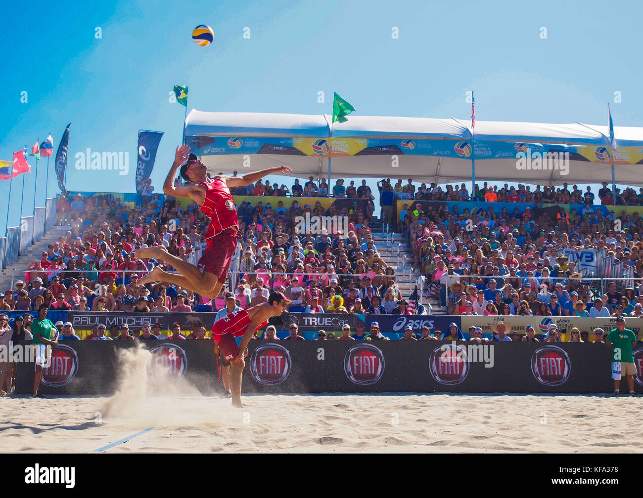 Le joueur professionnel de volleyball Phil Dalhausser participe aux ASICS World Series of Beach Volleyball le 23 août 2015 à long Beach, en Californie. Photo de Francis Specker Banque D'Images