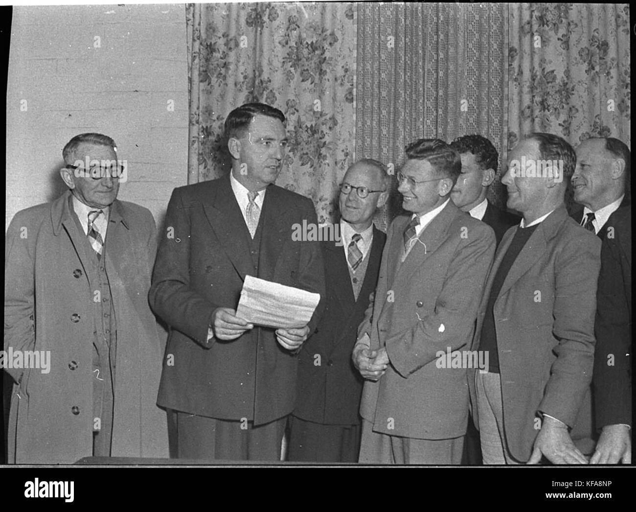 33103 M. Renshaw à Newcastle Newcastle pour ALP Assemblée Générale de gauche assemblée générale Trésorier Mr E McDonald M. Renshaw Secrétaire de l'Assemblée Mr R Clarke et les délégués de la Direction générale de l'ALP Stockton Banque D'Images