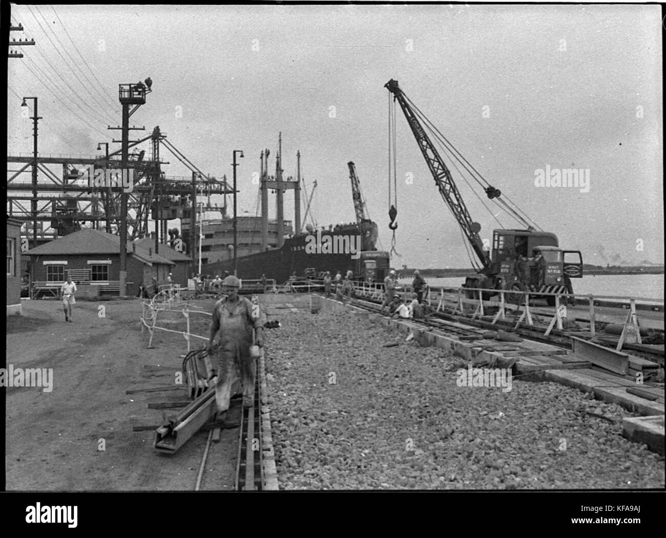 33871 fer Navires Derby et quai de chargement Baroota BHP Banque D'Images