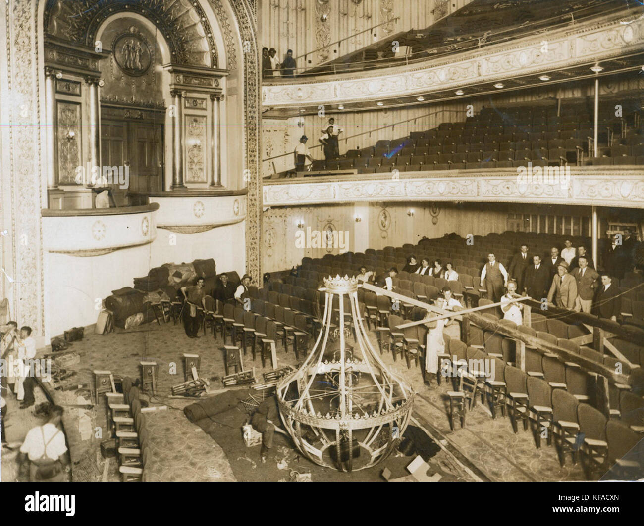 Auditorium de St James Theatre, Sydney en cours de restauration, 1930 (1939) 4436756780 Banque D'Images