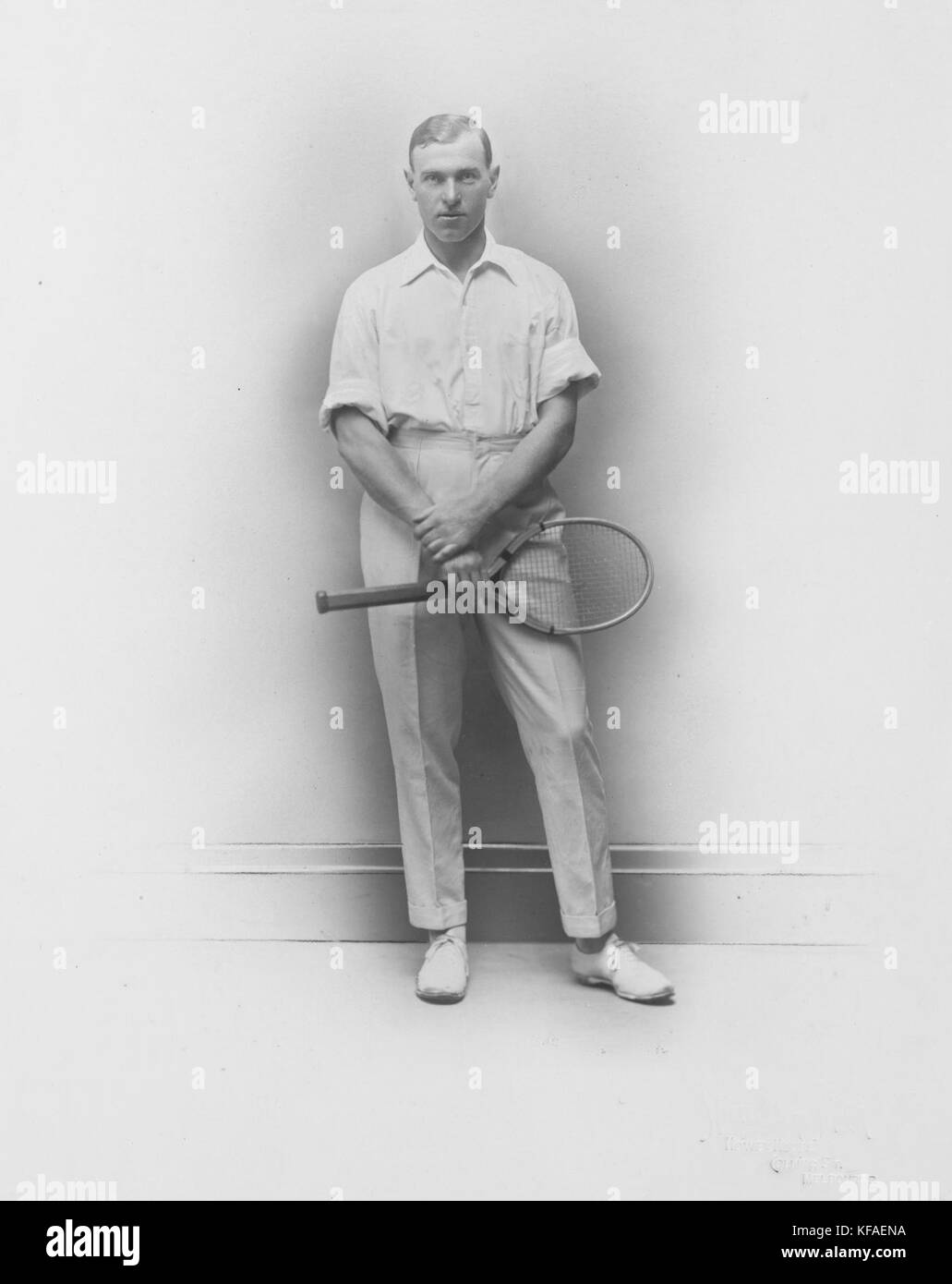 Gerald Patterson en vêtements de tennis Banque D'Images