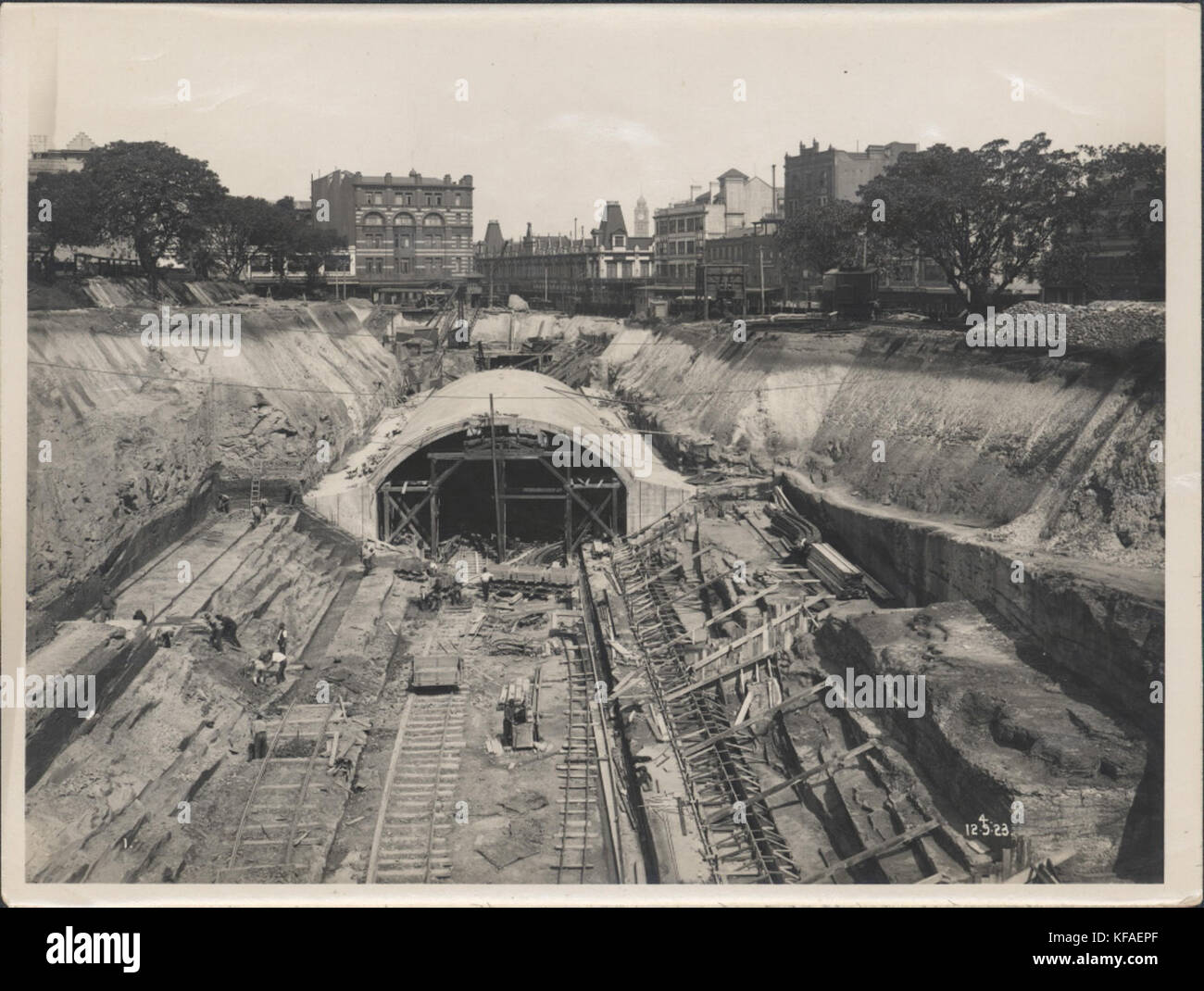 Construction de tunnel train Hyde Park, 1923 (8282690653) Banque D'Images