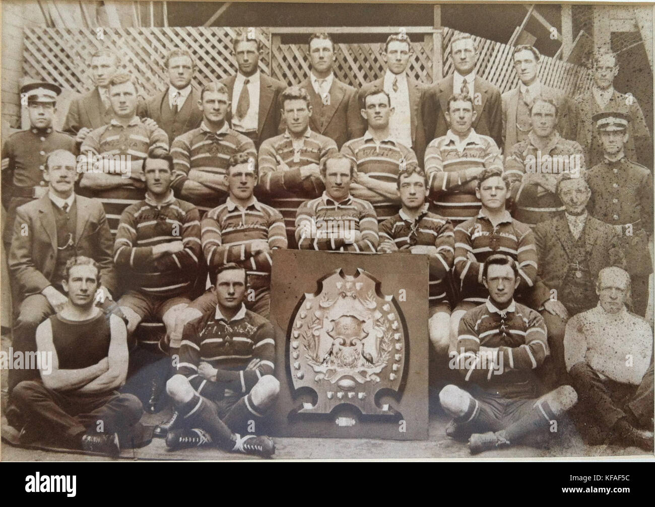1913 Banlieues Est La Ligue de Rugby de l'équipe de première division de District (rognée) Banque D'Images