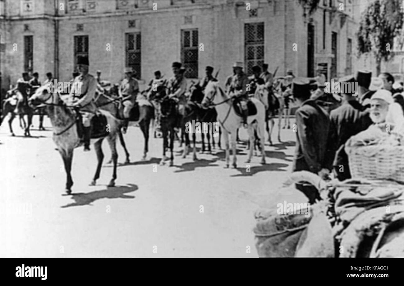 Cavalerie circassienne française sur leur façon de faire abandon des arrangements pour les forces de l'axe. Damas 1941 Banque D'Images