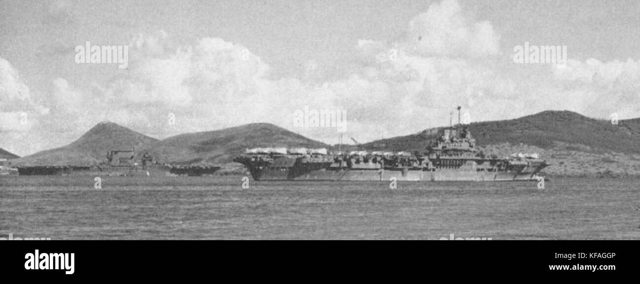 HMS Victorious USS Saratoga Nouméa 1943 Banque D'Images