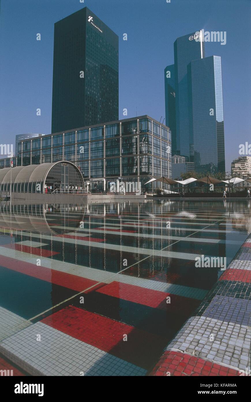 France, Paris. de gratte-ciel dans le quartier de la défense. Banque D'Images