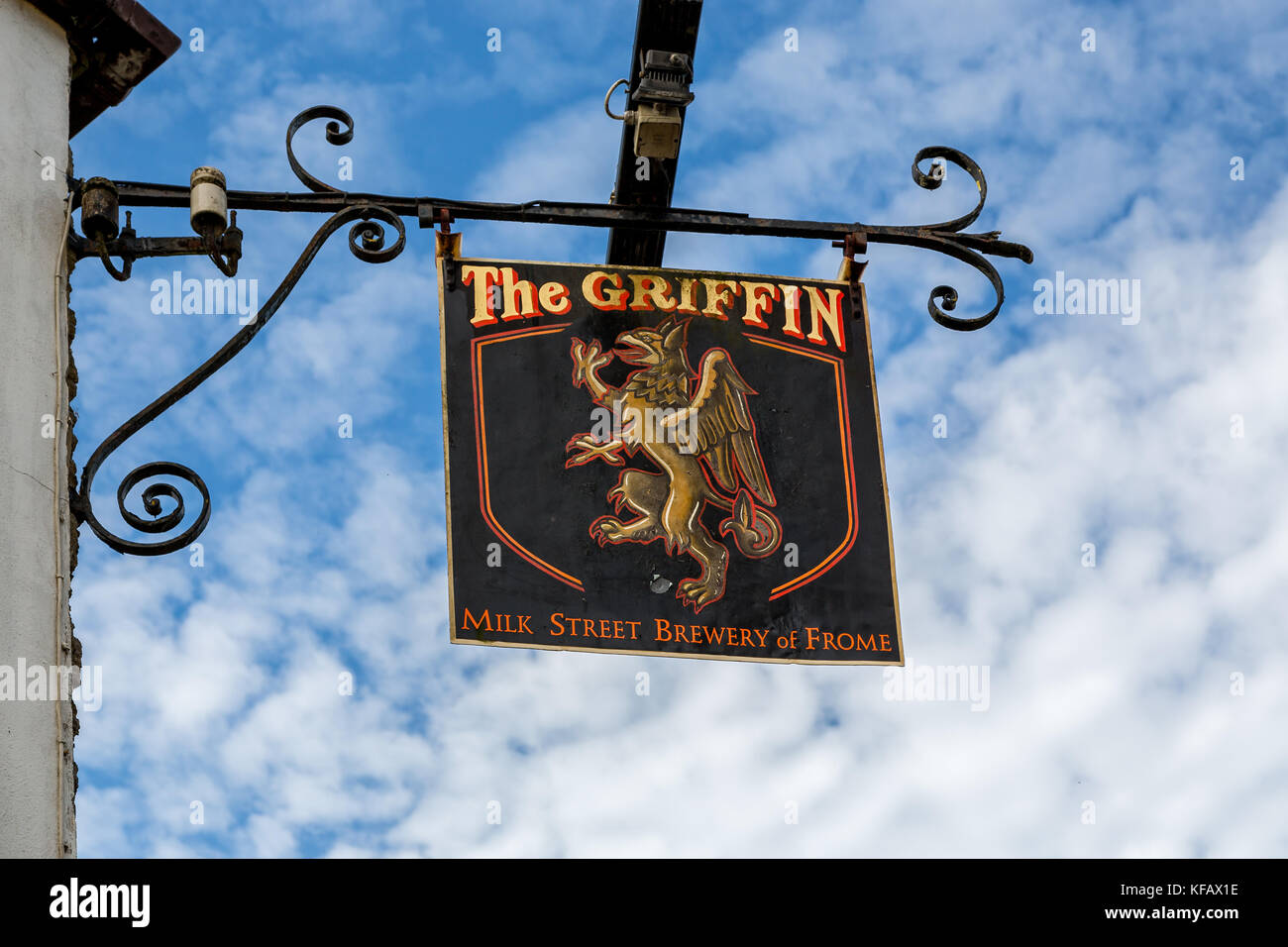 Le Griffin enseigne de pub dans la rue du lait, frome, Somerset Banque D'Images