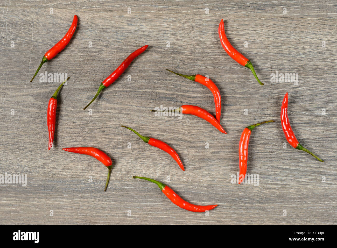 Red hot chili pepper on wooden table Banque D'Images