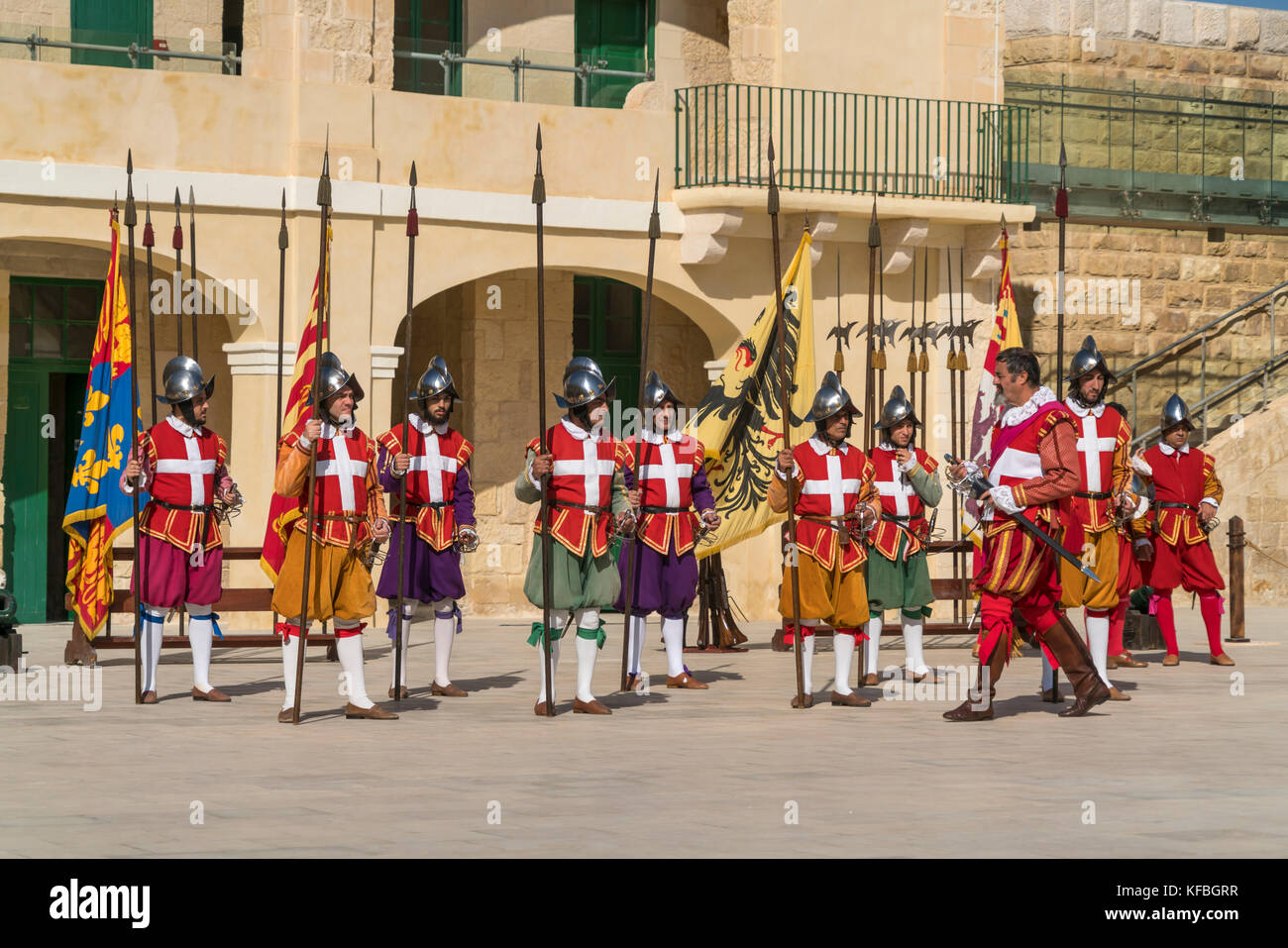 Bei der soldaten in guardia parade historischen uniformen im fort St Elme, Valletta, Malte | Soldats de la reconstitution historique à guardia par Banque D'Images