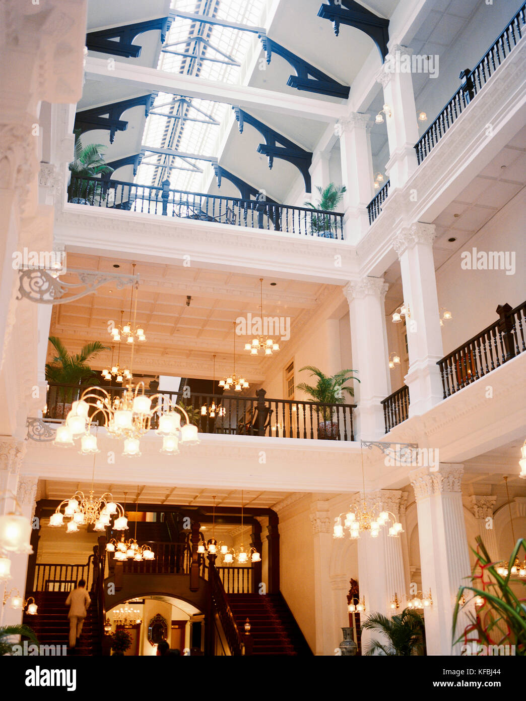 Singapour, l'Asie, de l'intérieur de l'hôtel Raffles lumineux Banque D'Images