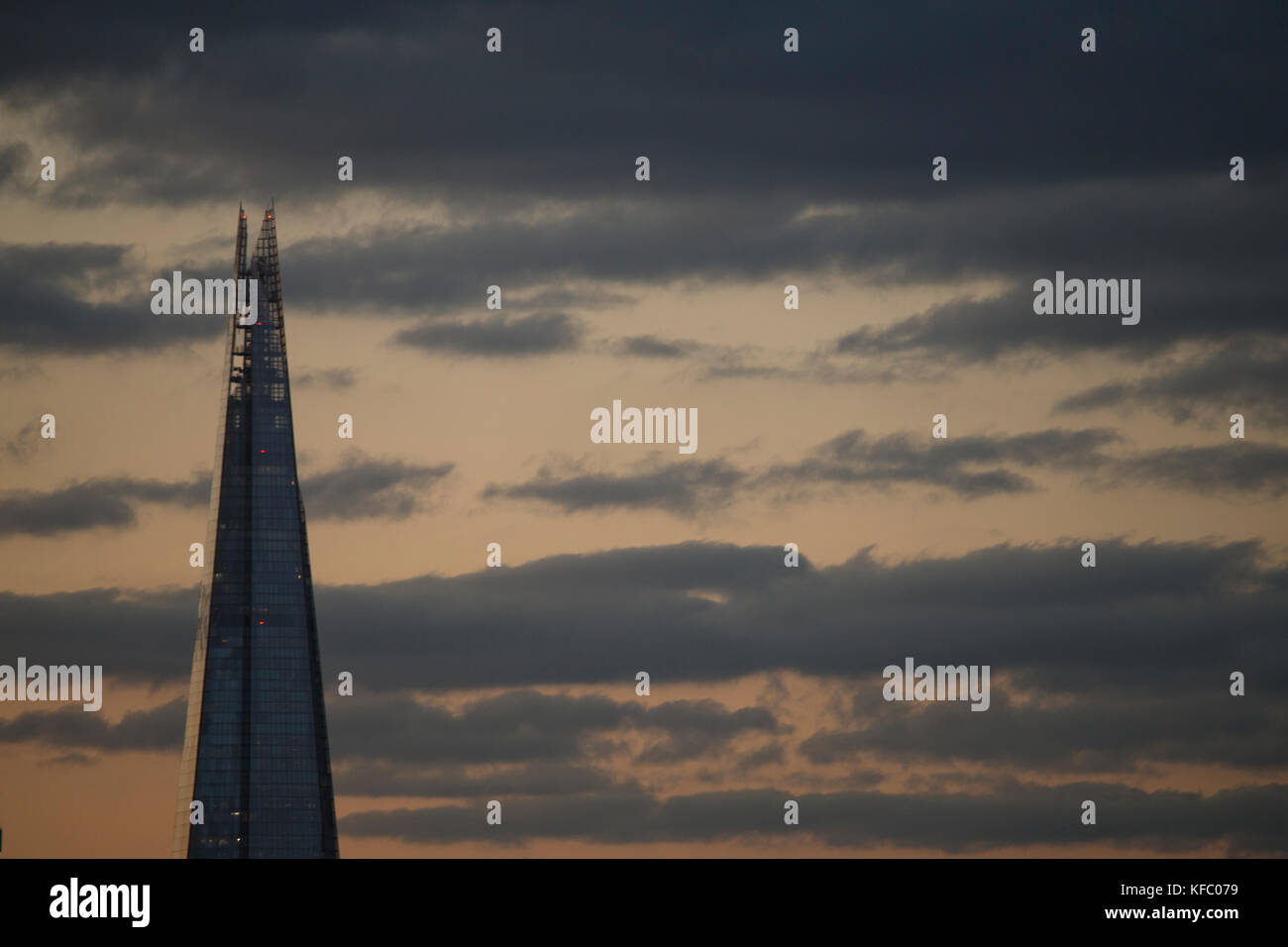 Londres, Royaume-Uni. 27 octobre, 2017. uk weather : london sunset crédit : Sebastian remme/Alamy live news Banque D'Images