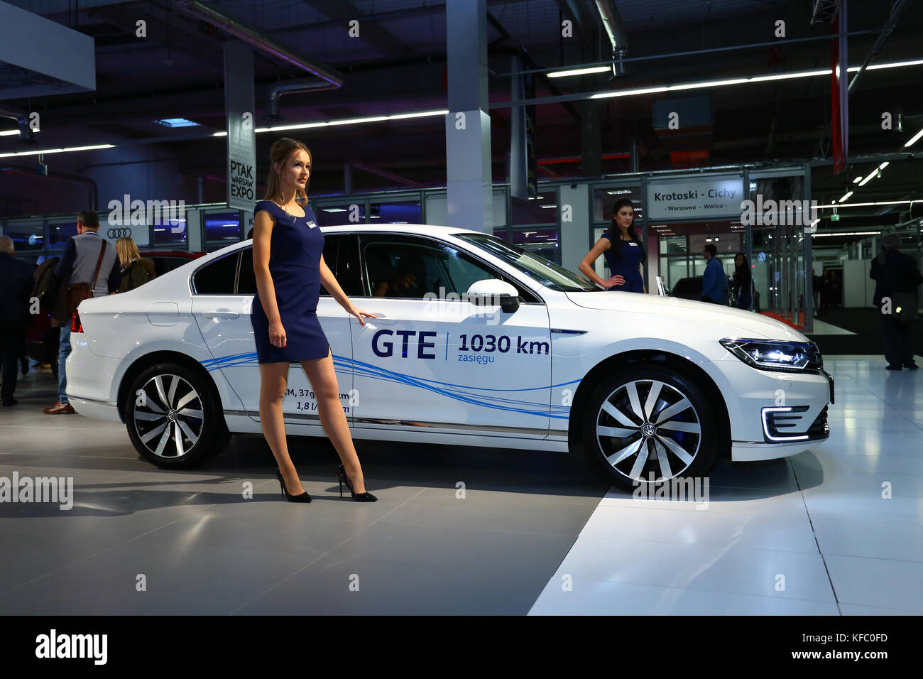 La Pologne, de Nadarzyn, 27 Octobre 2017 : Show Moto Varsovie célèbre sa 3ème édition. Luxe, course et tuning cars expose pour masses de visiteur. Grandes marques comme Volkswagen, Mercedes-Benz, Lexus et Infiniti voiture récente show. ©Madeleine Ratz/Alamy Live News Banque D'Images