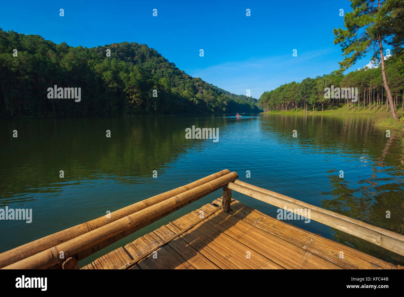 Lever du soleil à Pang Ung Maehongson Thaïlande Banque D'Images