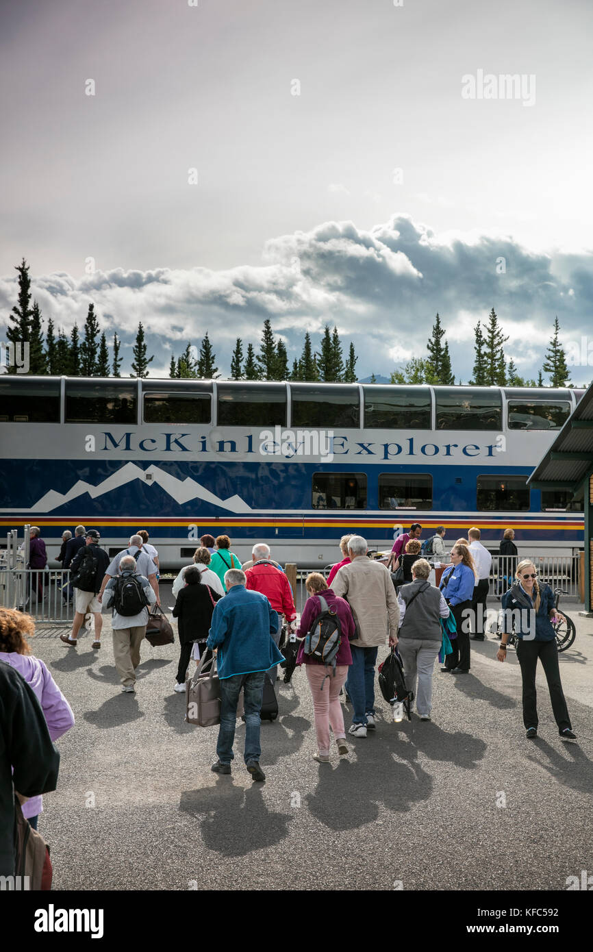 Usa, Alaska, Denali National Park, le mckinley explorer peut accueillir 86 à 88 passagers dans le niveau supérieur de Dome qui offre une vue à 360 degré, ces pa Banque D'Images