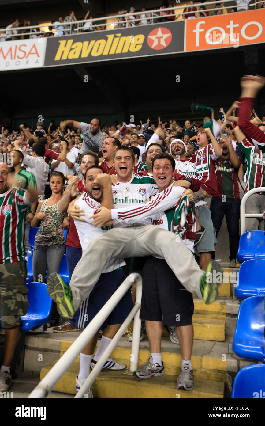 Brésil, Rio de Janeiro, les fans applaudissent et célébrer dans Joao Havelange ou engenhao stadium, flumanense vs gremio Banque D'Images