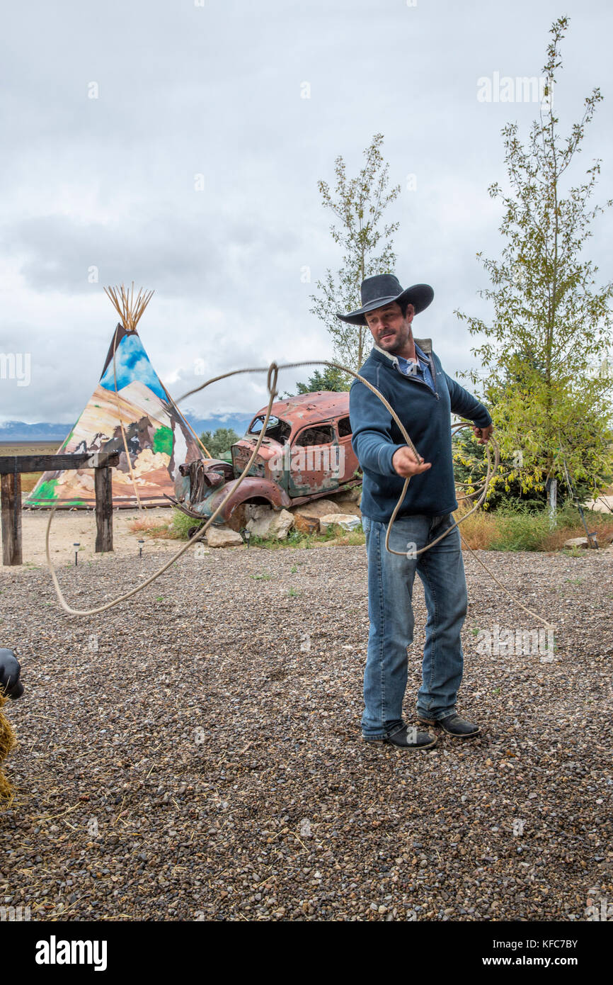 Throwing a lasso Banque de photographies et d'images à haute résolution -  Alamy