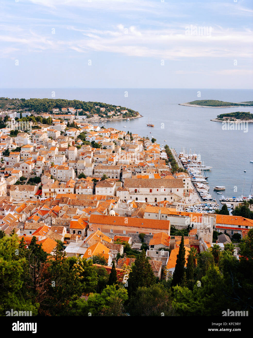 La Croatie, Hvar, île de la côte dalmate, high angle view, de la ville de Hvar. Banque D'Images