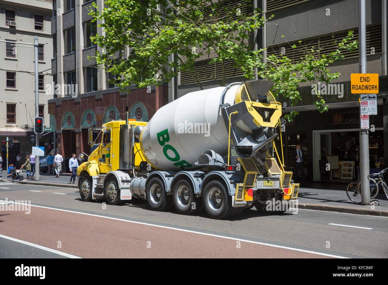 Camion de béton prêt à l'emploi Boral dans le centre-ville de Sydney, en Australie, Boral est le plus grand fournisseur de matériaux de construction d'Australie Banque D'Images