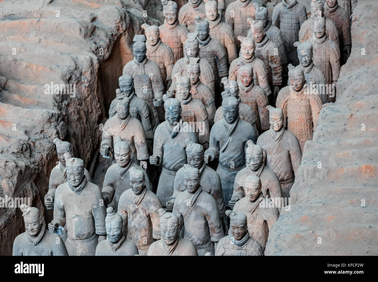 Stock photo - Armée de terre cuite, une ancienne collection de sculptures représentant des armées de Qin Shi Huang, le premier empereur de Chine, Xi'an, Chine Banque D'Images