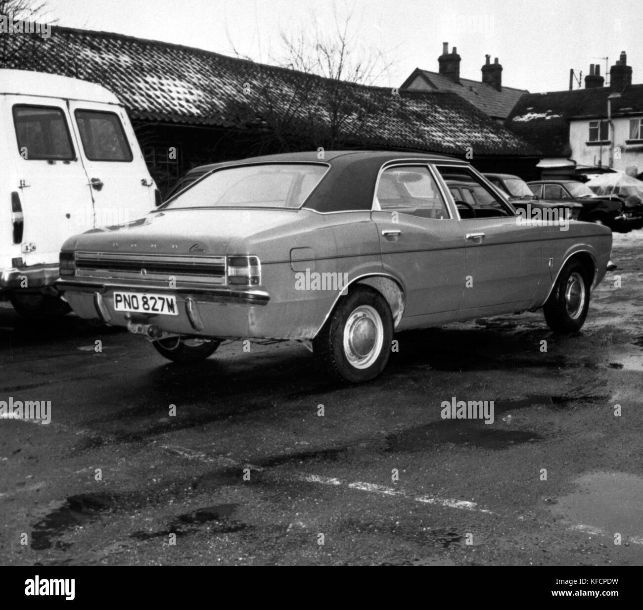 Image publiée par Scotland Yard's anti-Terrorism Branch of the Red Ford Cortina Saloon, qui a été trouvée garée dans une station-service de Braintree, Essex. La police, qui enquête sur les attentats à la bombe d'avant Noël à Londres et les bombardements de Gas Works dans le tunnel de Blackwall après Noël, est convaincue que la voiture a été utilisée par les bombardiers. Banque D'Images