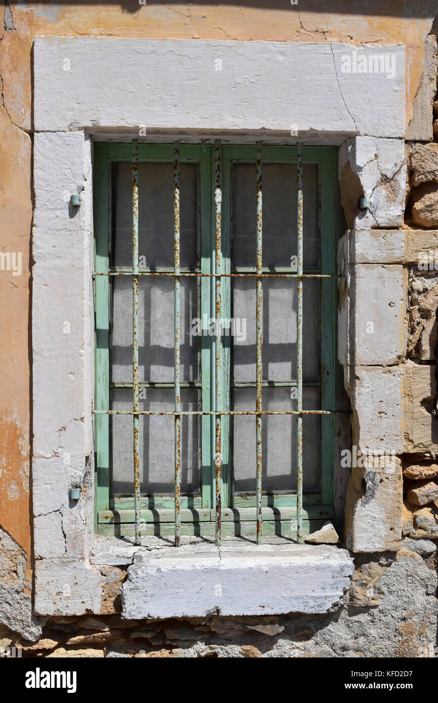 Une ancienne fenêtre dans le village de Svoronata sur l'île grecque de Céphalonie (Céphalonie) Banque D'Images