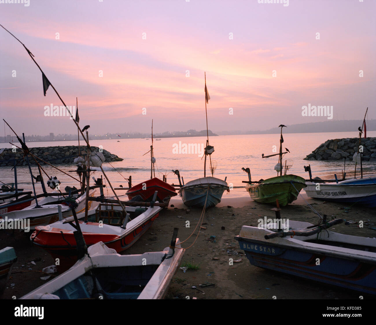 SRI LANKA, l'Asie, Galle, bateau de pêche amarré au port Banque D'Images