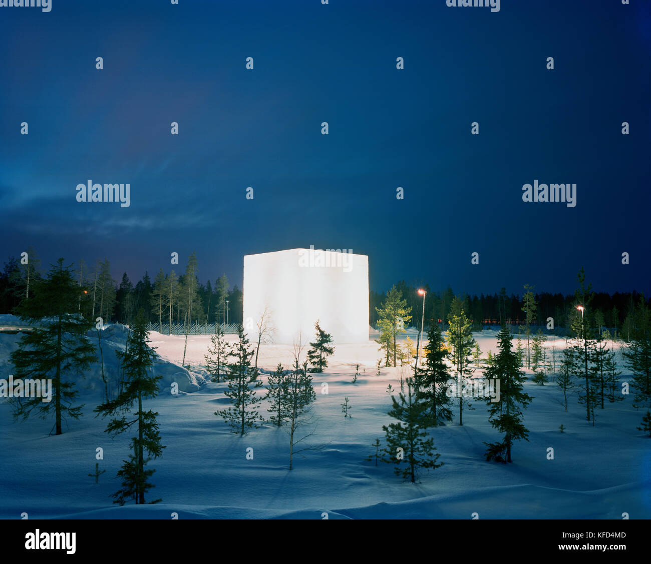 La Finlande, Rovaniemi, exposition de sculptures de glace illuminée par Yoko Ono et Arata Isozaki. Banque D'Images