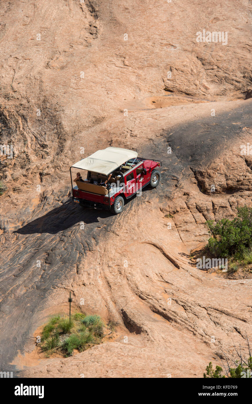 La conduite sur le HUMMER, sentier slickrock. Moab, Utah, USA Banque D'Images