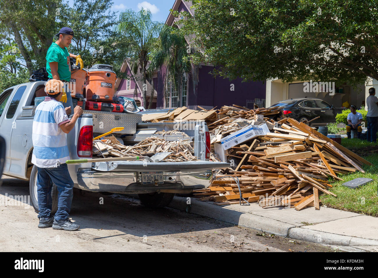 Le nettoyage commence à Houston après l'ouragan Harvey et de fortes inondations. Les entreprises locales aide les résidents de leurs efforts de nettoyage Banque D'Images