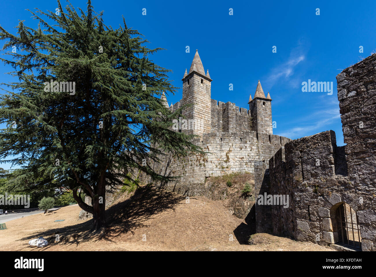 Château de Santa Maria da Feira au Portugal, un témoignage de l'architecture militaire du moyen age et un point important dans le reconqui portugais Banque D'Images