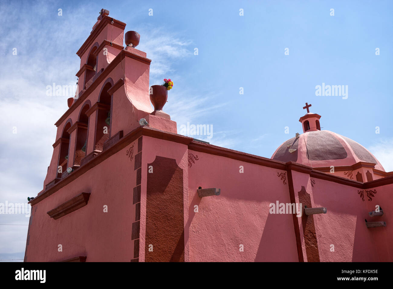 26 février 2016 Bernal, Queretaro, Mexique : construction de l'église coloniale dans le centre de la petite ville touristique Banque D'Images