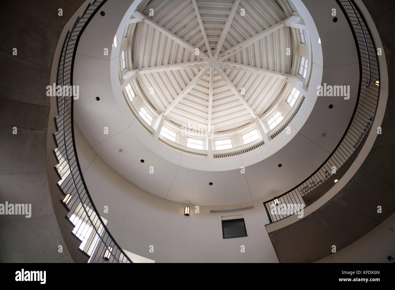 Low angle view de plafond et en colimaçon, kinsc rotunda, Haverford College, Haverford, Texas, USA Banque D'Images