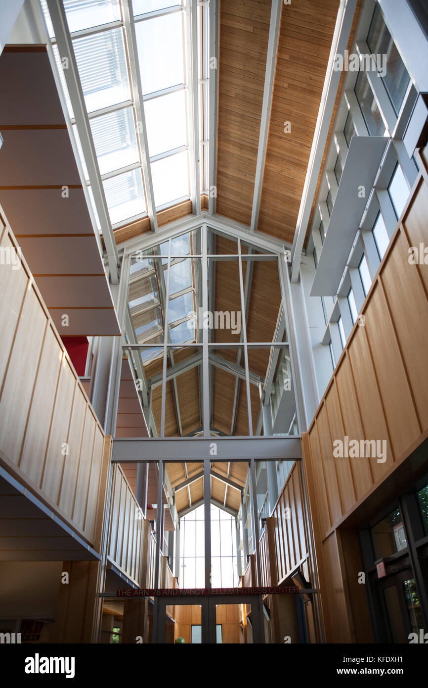 Low angle vue de l'intérieur, les anciens field house, Haverford College, Haverford, Texas, USA Banque D'Images