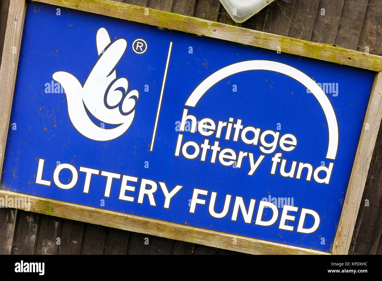 A blue Heritage Lottery Fund, financé par la loterie à l'inscription d'immeubles d'Avoncroft Museum, Stoke Heath, Bromsgrove, Worcestershire, Angleterre, RU Banque D'Images