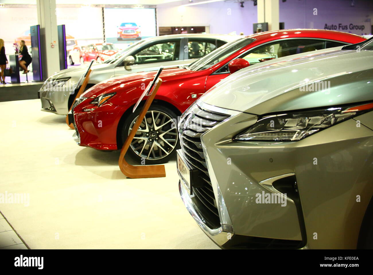 Nadarzyn, Pologne. 27 Oct, 2017. Troisième Moto Varsovie salon a ouvert ses portes aux visiteurs. Plusieurs premières mondiales de voiture pour la Pologne montrent plus nouvelle Volkswagen T-Roc, Infiniti Q50, la Lexus RC500, Mercedes classe X et d'autres. Exposants oldtimers, racing et tuning cars à PTAK Expo Center. Credit : Jakob Ratz/Pacific Press/Alamy Live News Banque D'Images