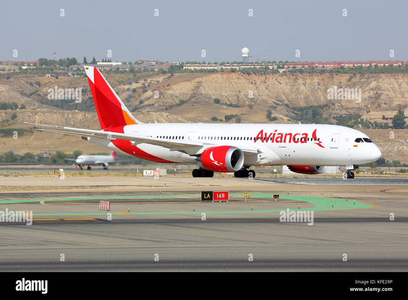 Madrid, Espagne - 12 août 2015 : Boeing 787-8 dreamliner d'Avianca airlines le roulage à l'aéroport Madrid Barajas Adolfo Suarez. Banque D'Images