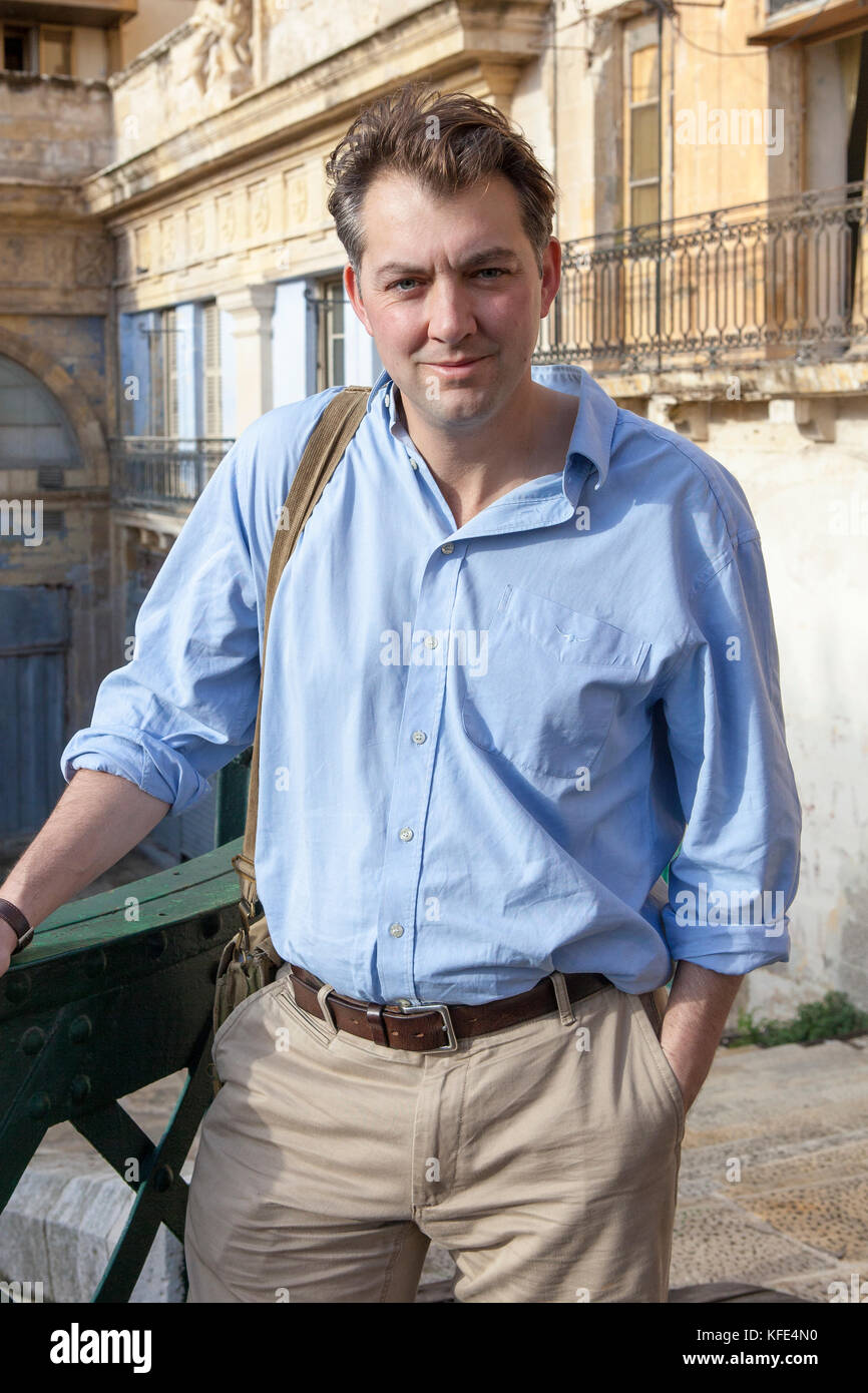 La Valette, Malte - 09 décembre - auteur et présentateur james holland pendant le tournage du documentaire sur la deuxième guerre mondiale bbc malte. Banque D'Images