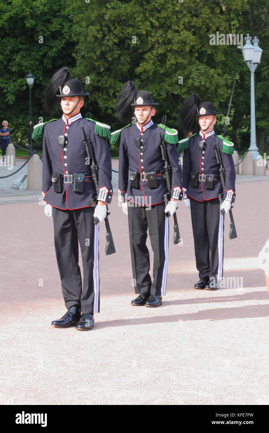 La Garde du roi se préparer pour changement de la garde au Palais Royal, Oslo, Norvège. Banque D'Images