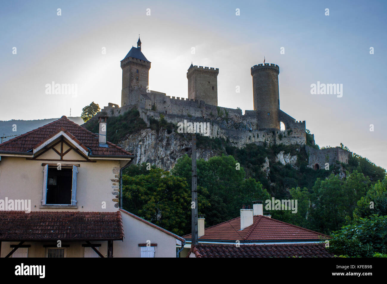 Le château de Foix, un château qui domine la ville de Foix dans le département français de l'Ariège Banque D'Images