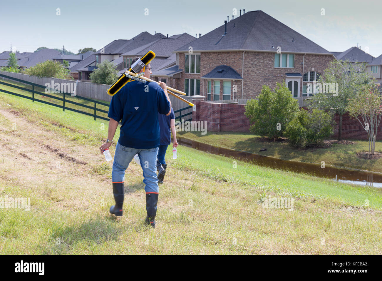 Le nettoyage commence en banlieue de Houston après l'ouragan Harvey et de fortes inondations. Banque D'Images