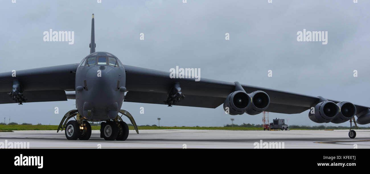 B-52 Stratofortress Taking off Banque D'Images