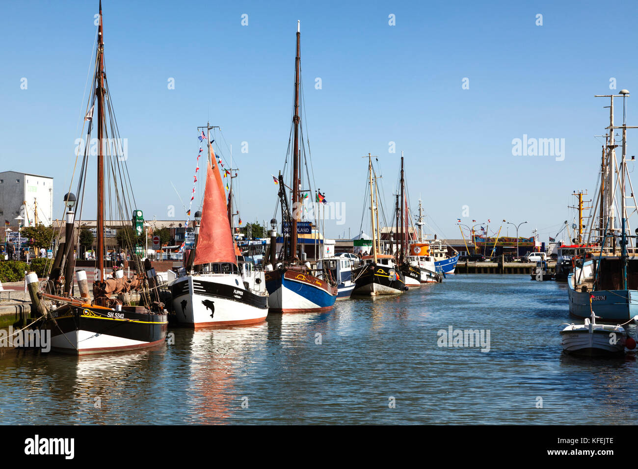Bateaux de pêche au port de Büsum, Schleswig-Holstein, Allemagne Banque D'Images