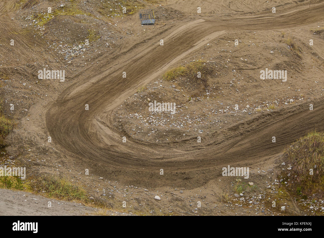 Pistes de moto dans le sable. Le sport pour la formation des sentiers en norvégien dune de sable. Banque D'Images