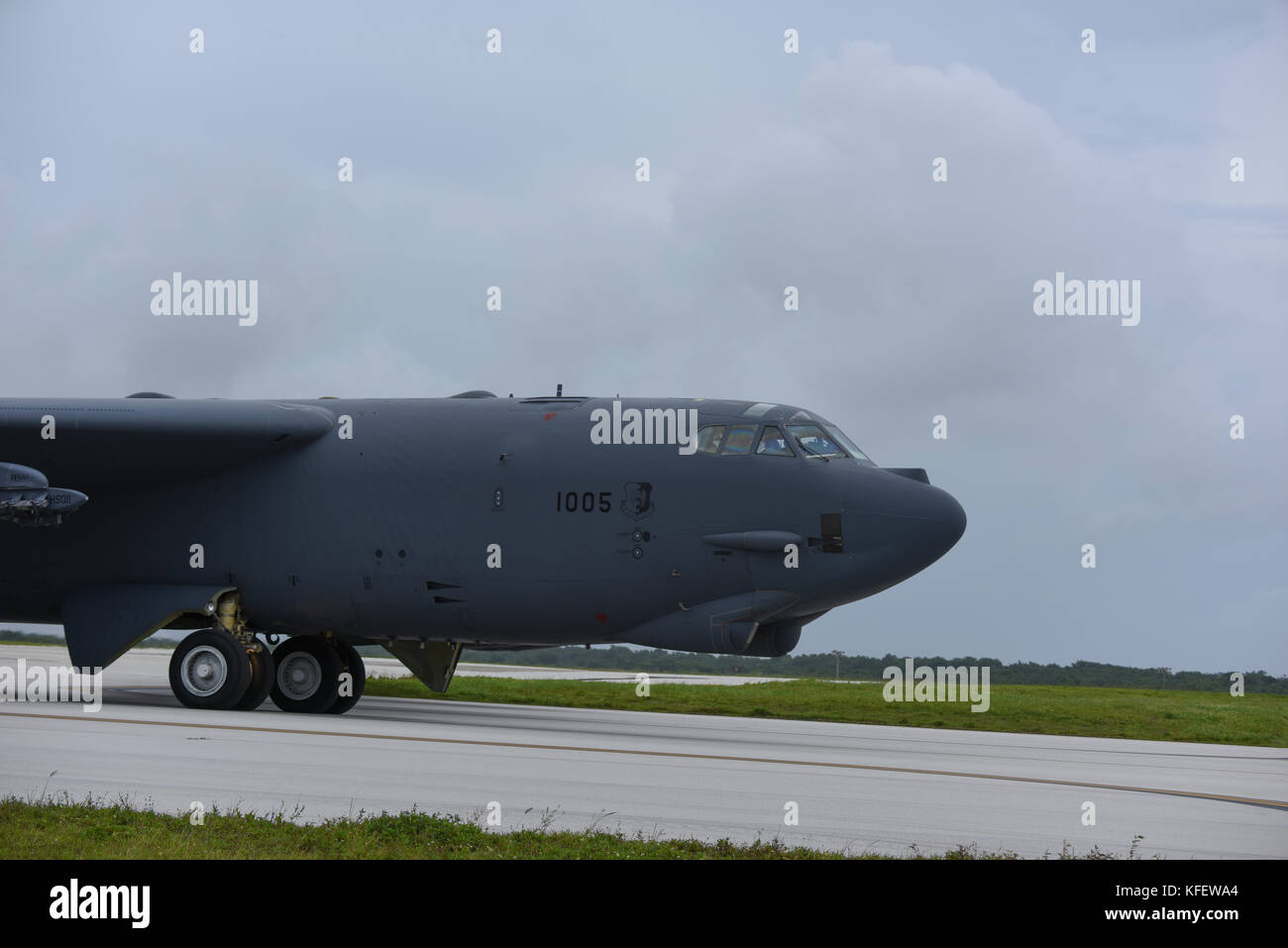B-52 Stratofortress Taking off Banque D'Images