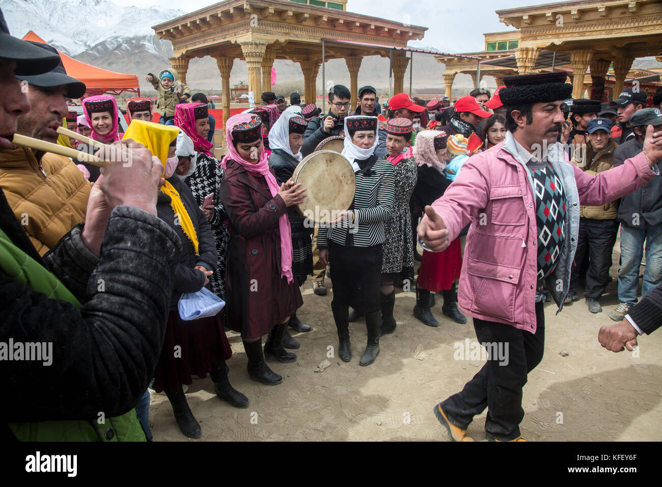 Les gens célèbrent la fête Newros spring festival dans le village de Tashkurgan du comté autonome tadjik dans le Xinjiang, Chine Banque D'Images