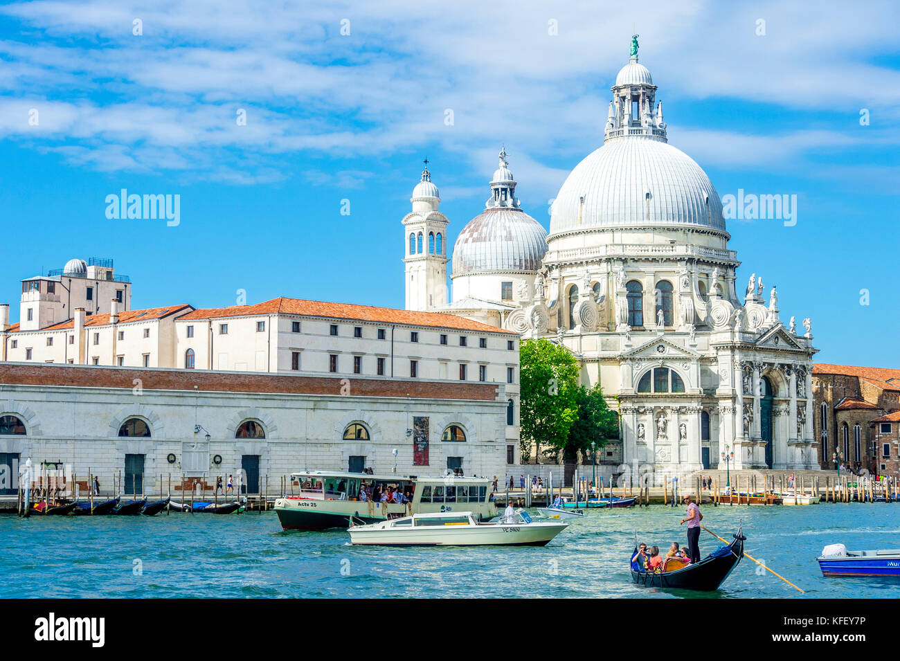 Santa Maria della Salute sur le Grand Canal à Venise, Italie Banque D'Images