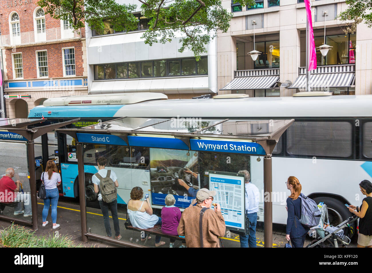 Sydney bus à arrêts de bus station Wynyard dans Carrington Street, Sydney, Australie Banque D'Images