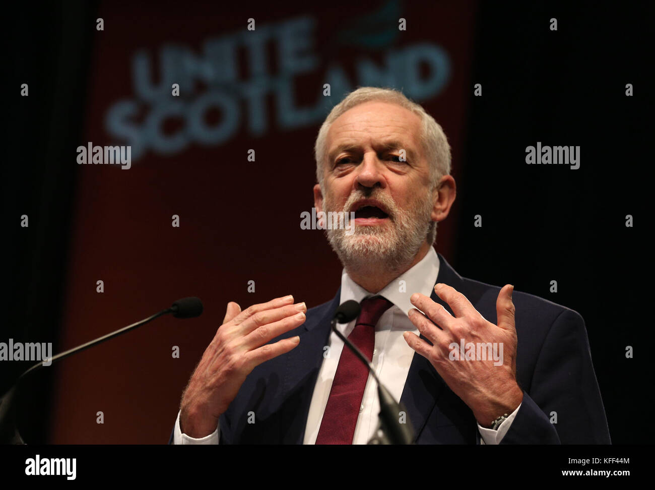 Le leader travailliste Jeremy Corbyn s'est exprimé devant la conférence politique écossaise du syndicat Unite à Aviemore, où il a déclaré que le parti était en train de vivre une « renaissance » dans ses anciens fiefs écossais. Banque D'Images