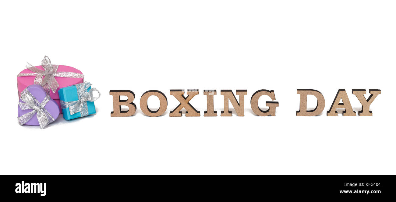 Les boîtes colorées avec des mots Boxing Day, isolated on white Banque D'Images